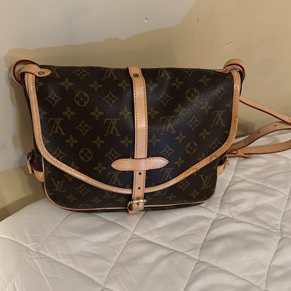 Louis Vuitton Signature Saumur 35 Saddle Shoulder Bag Pristine Crossbody - Picture 6 of 13